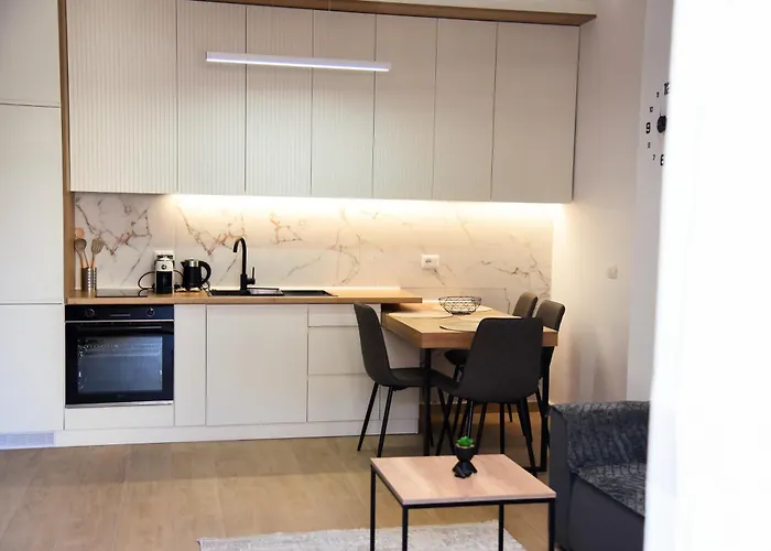 Finn Modern Seaside Apartment
