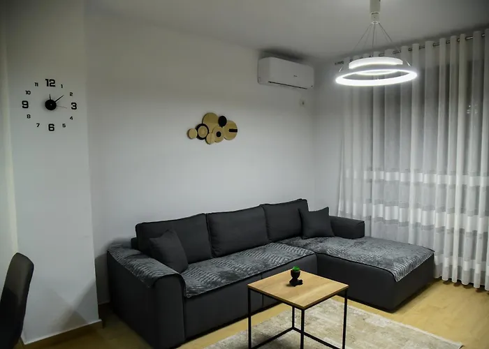 Finn Modern Seaside Apartment