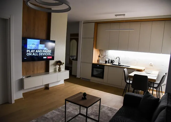 Finn Modern Seaside Apartment